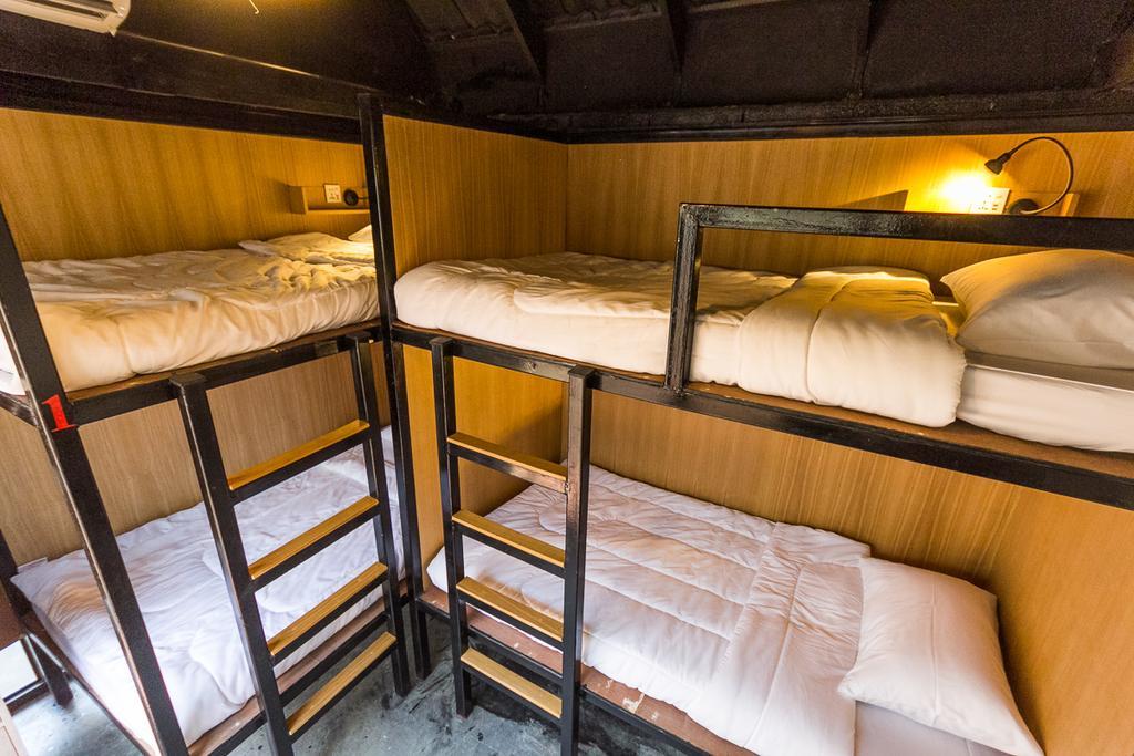 Z'S Hostel At Tha Phae Gate Чиангмай Екстериор снимка