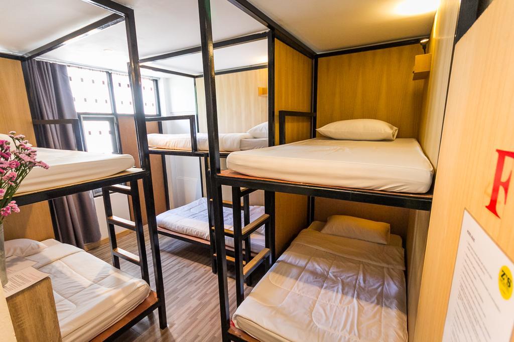 Z'S Hostel At Tha Phae Gate Чиангмай Екстериор снимка