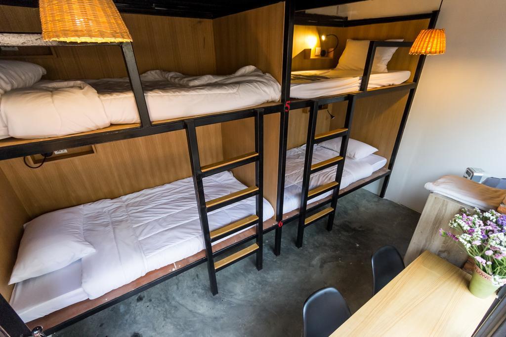 Z'S Hostel At Tha Phae Gate Чиангмай Екстериор снимка
