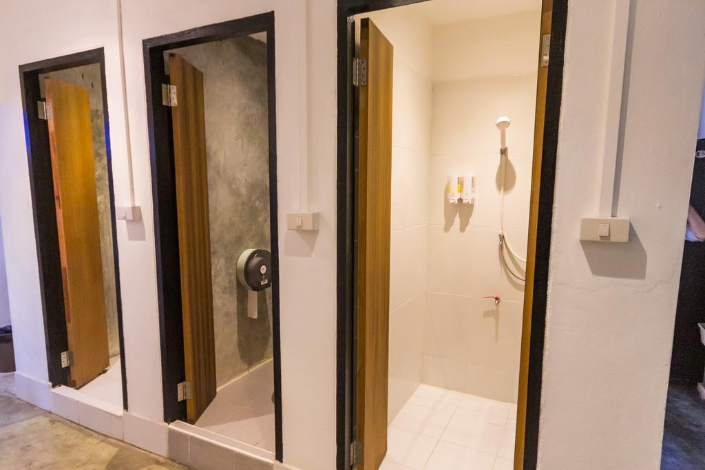 Z'S Hostel At Tha Phae Gate Чиангмай Екстериор снимка